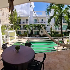 https://poolside-tranquil-apartment-in-playa-del-carmen.quintano-roohotels.com